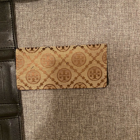 Tory Burch Beige and Tan Logo Continental Wallet - Picture 4 of 7